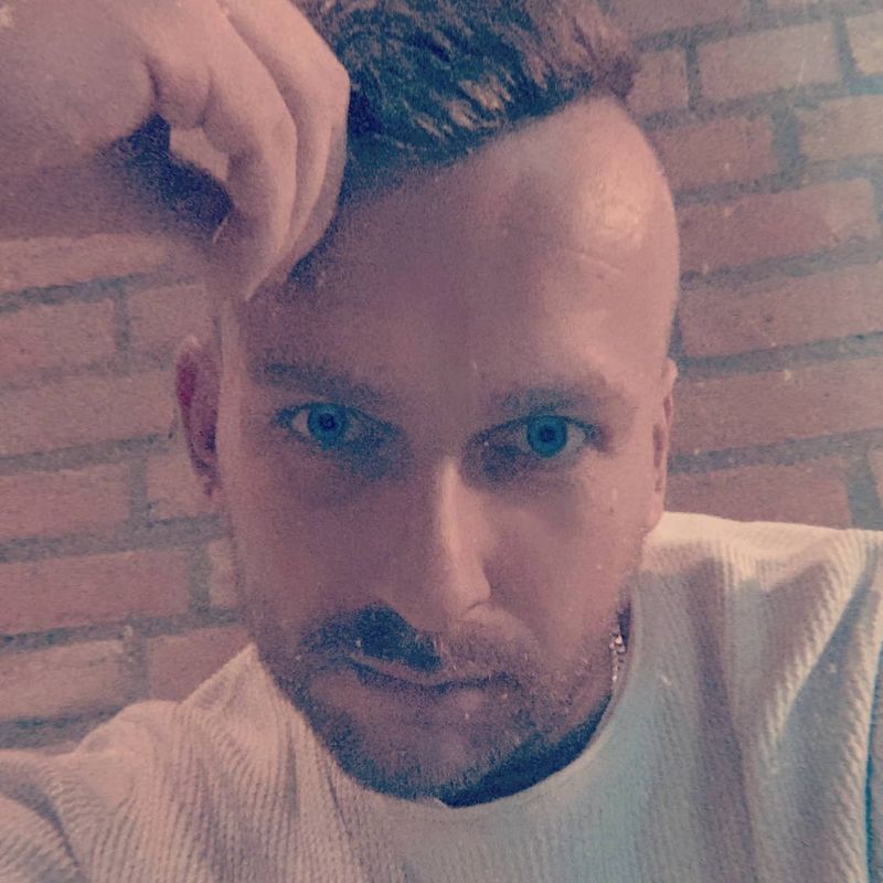 Kamil, 42