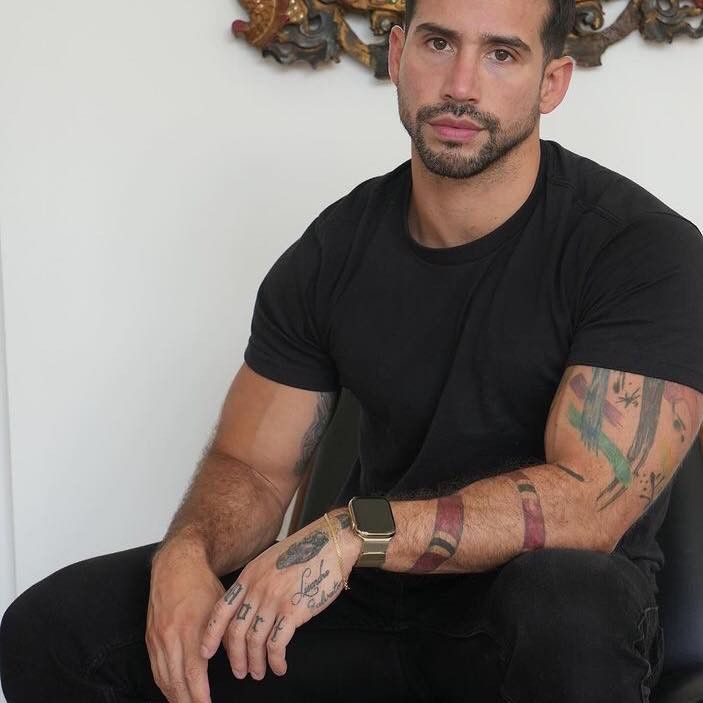 Dionel, 42