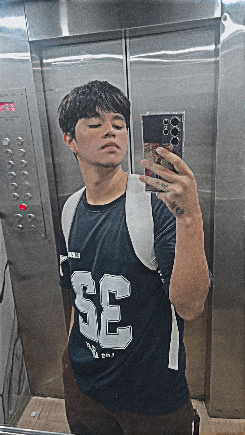 Leo, 23