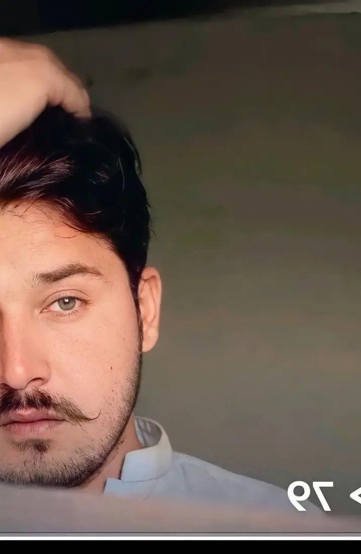 Moiz, 23
