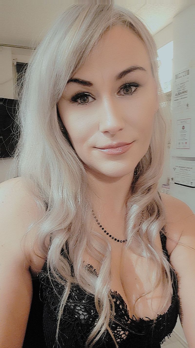 Dominika, 37