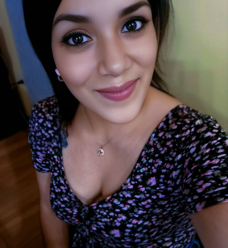 Vicky, 32
