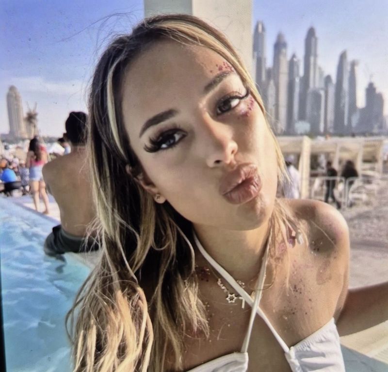 Nella, 26