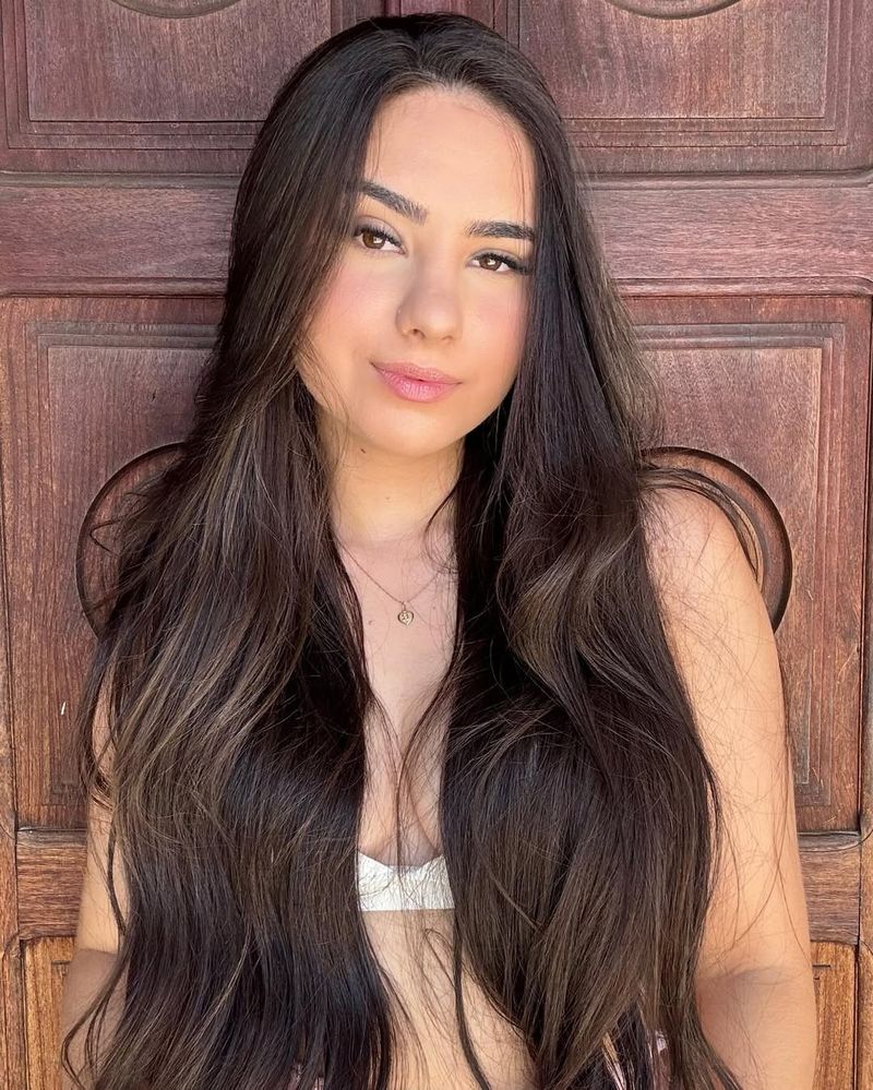 Isabela, 23
