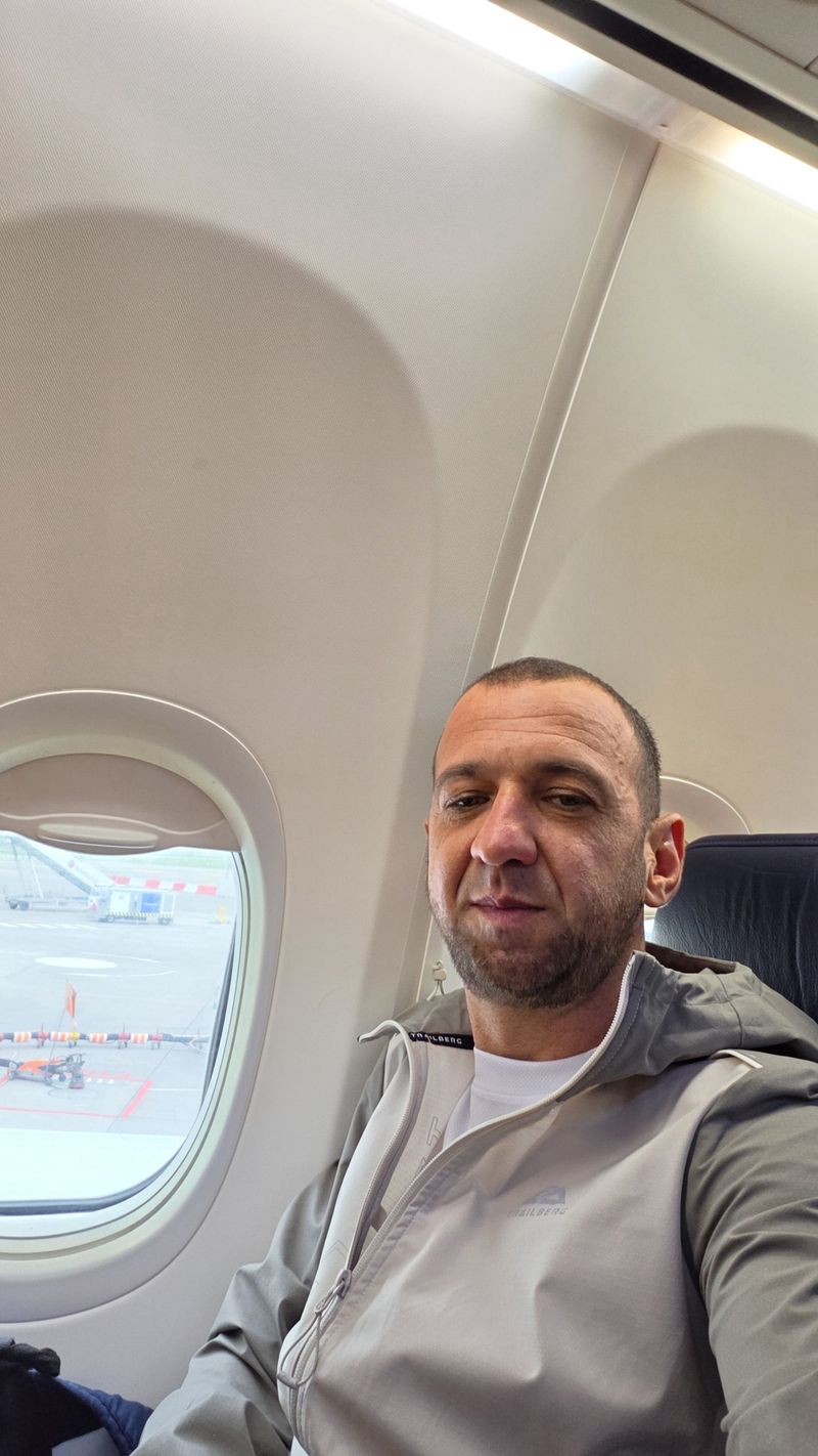 Valentin, 44