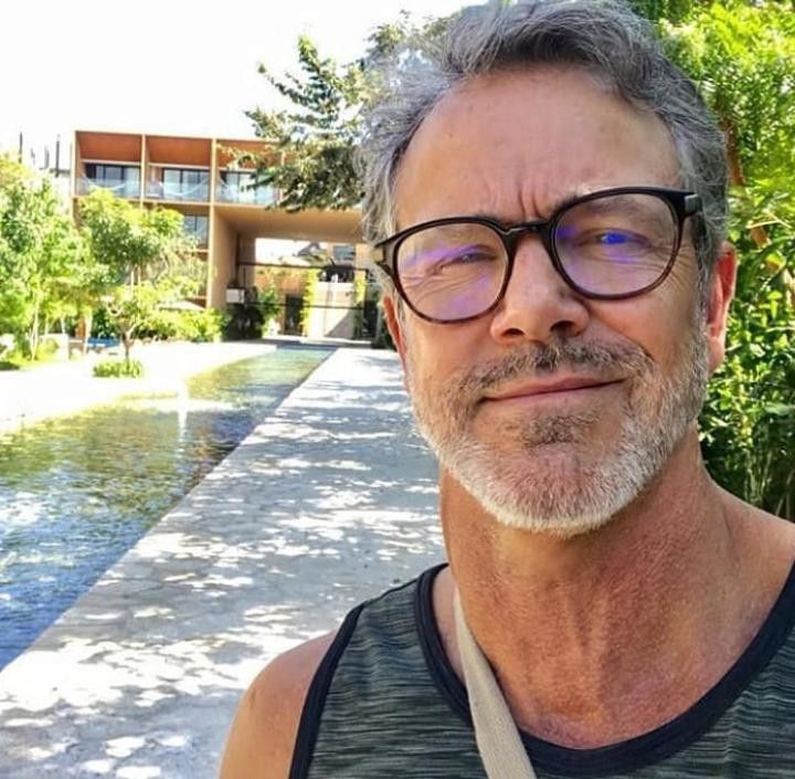 Paulo, 54