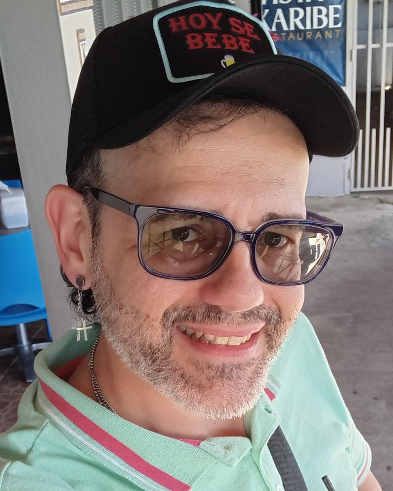 Gustavo, 46