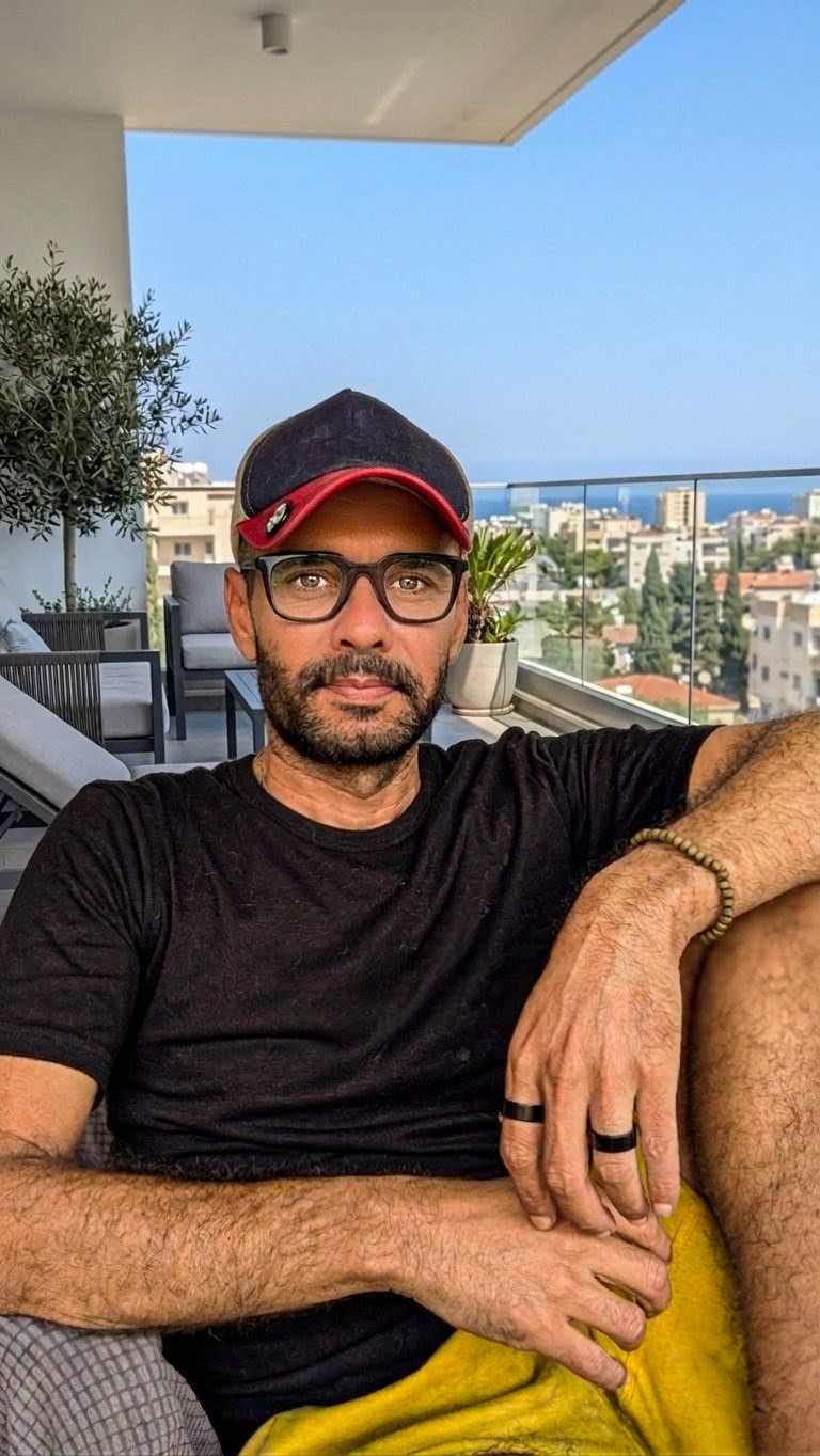 Luis, 49