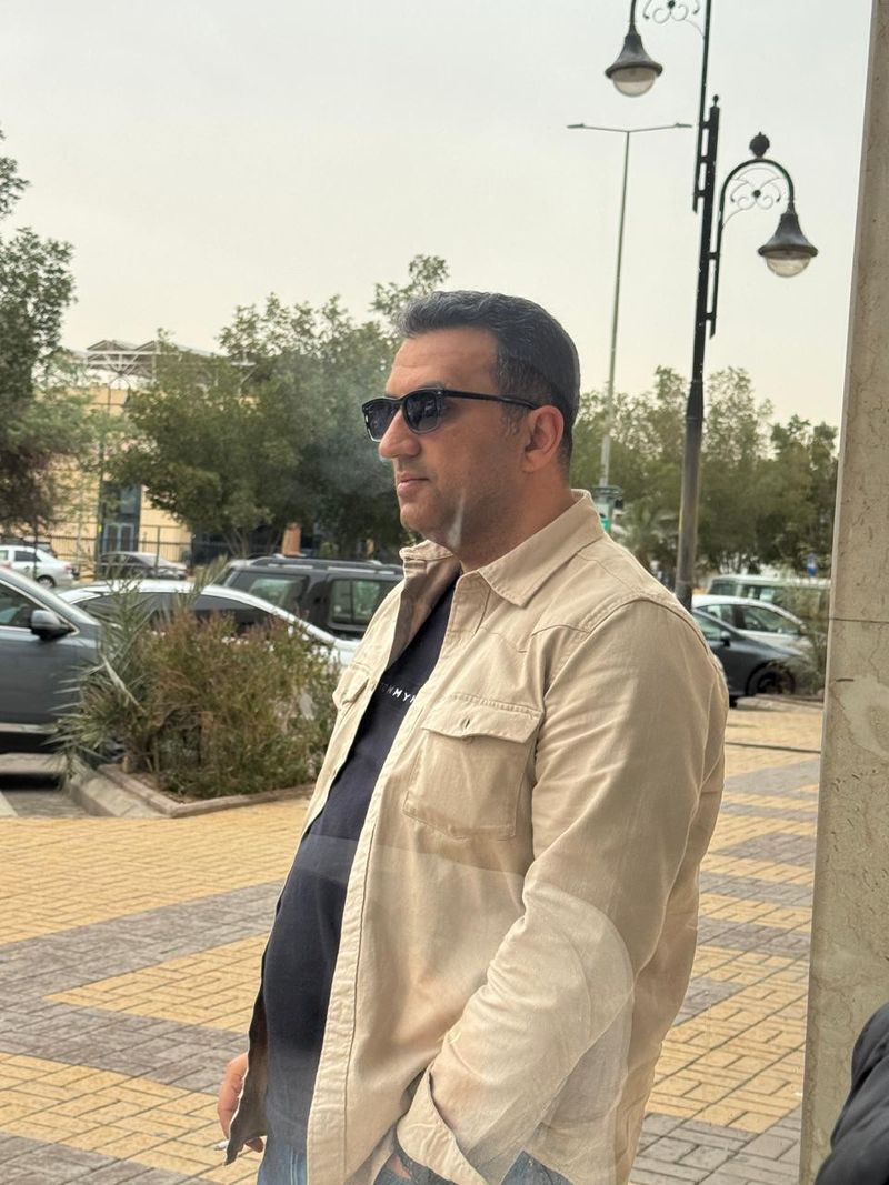 Seymur, 43