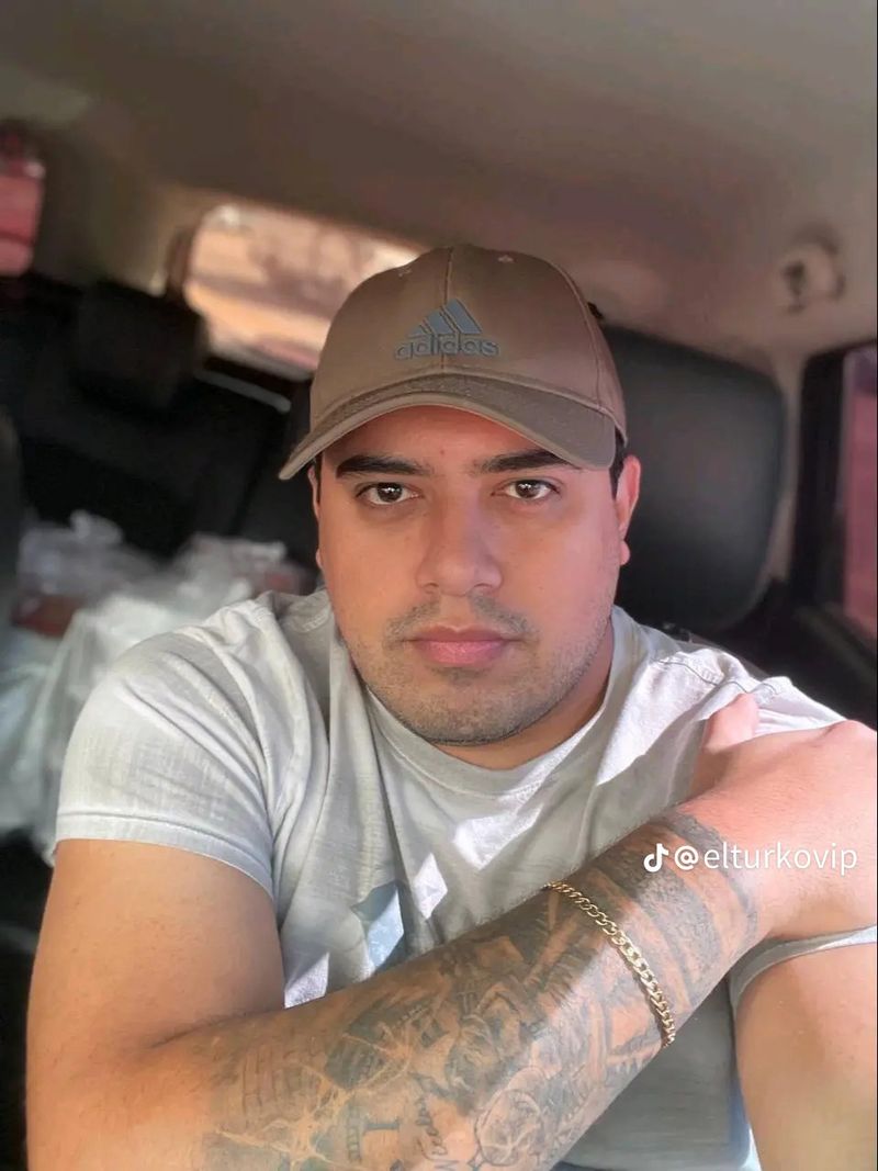 Mariano, 33