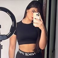 Larissa, 19