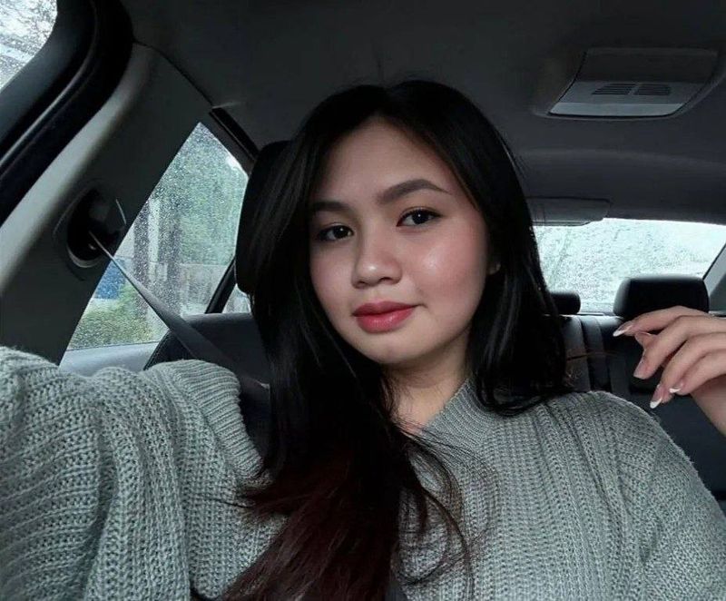 Elli, 27