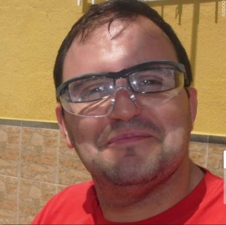 Gonzalo, 49