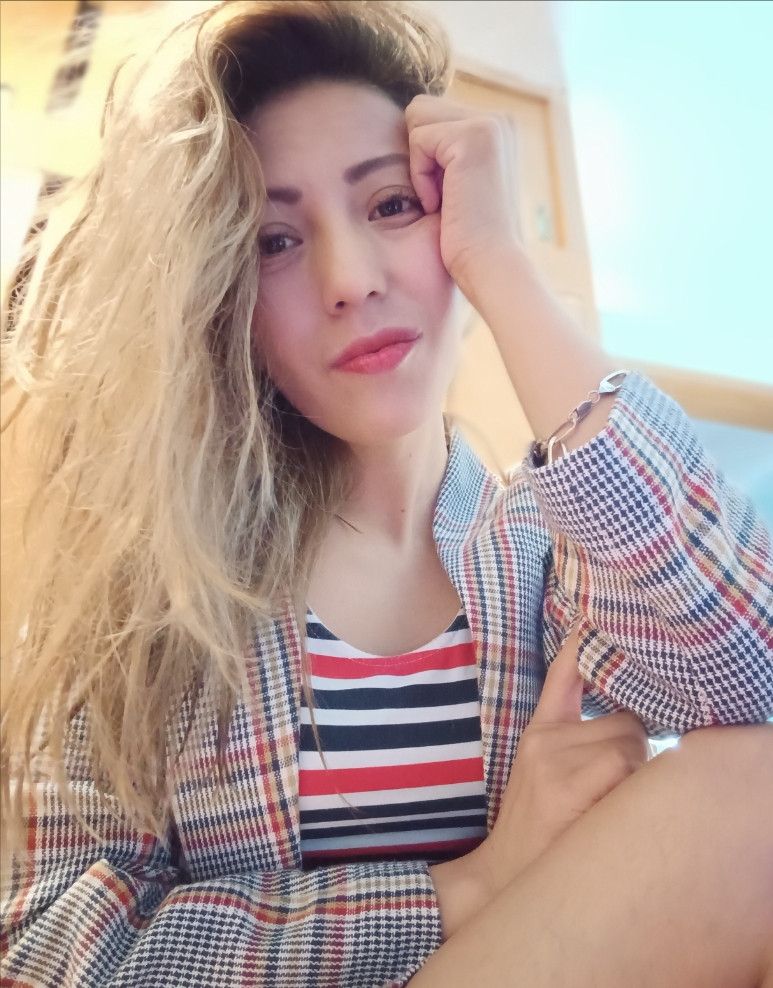 Danni, 38