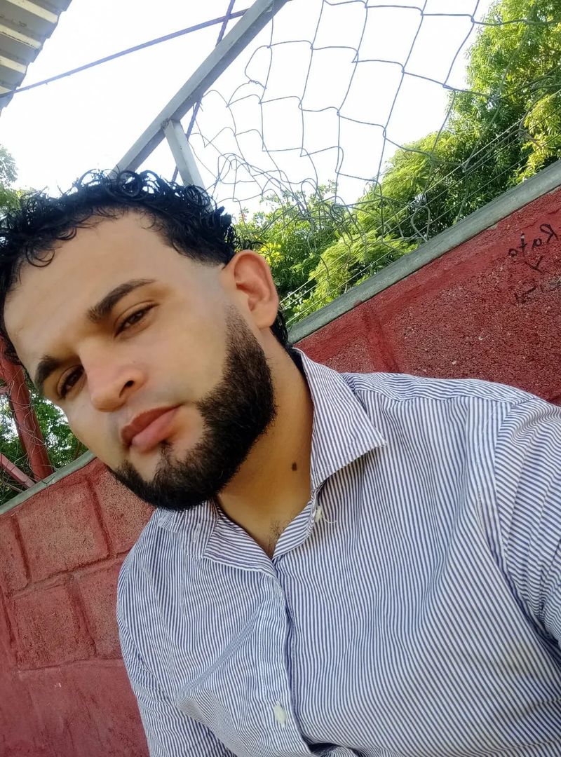 Luis, 29