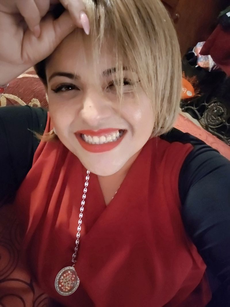Claudia, 39