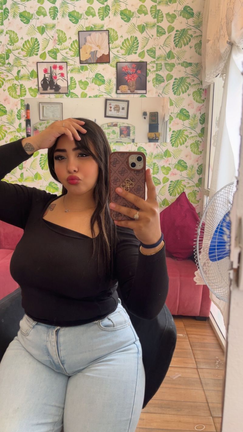 Latifa, 25