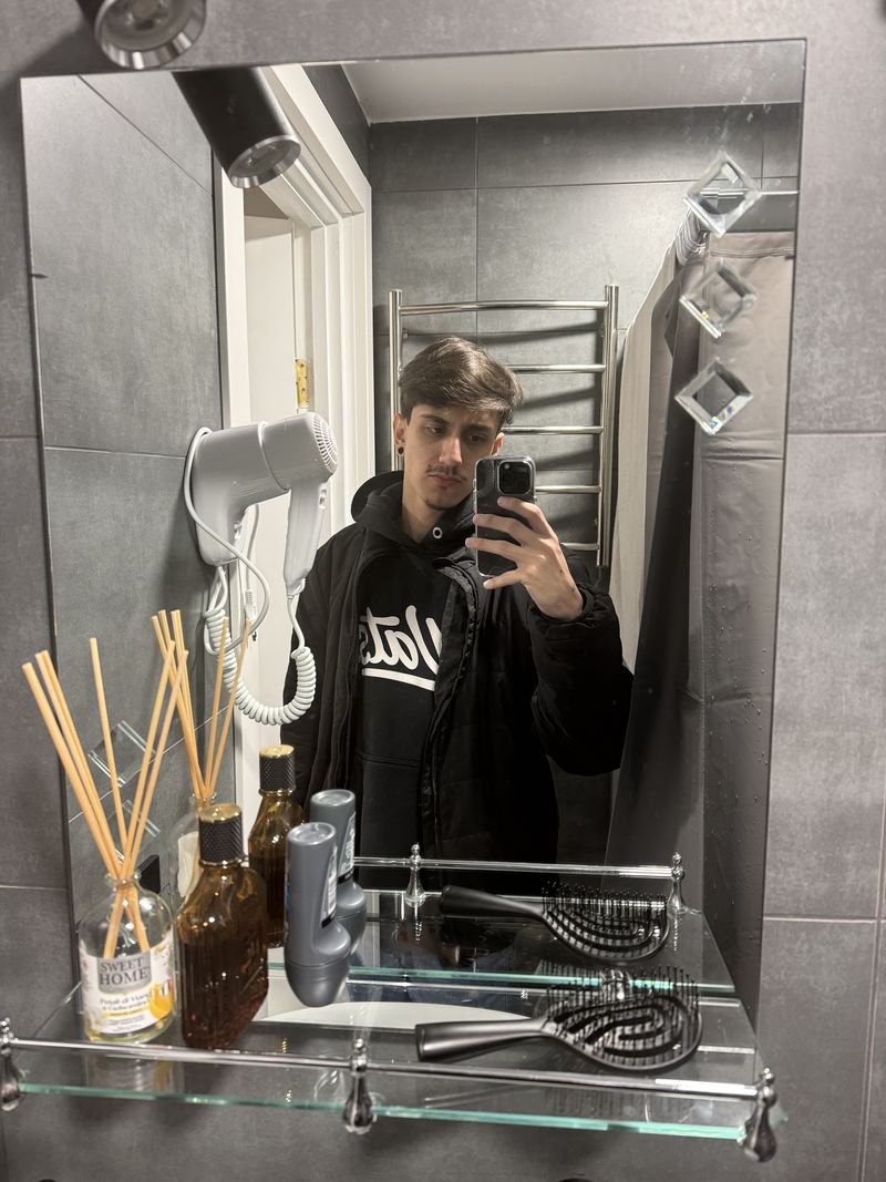 Henrique, 24