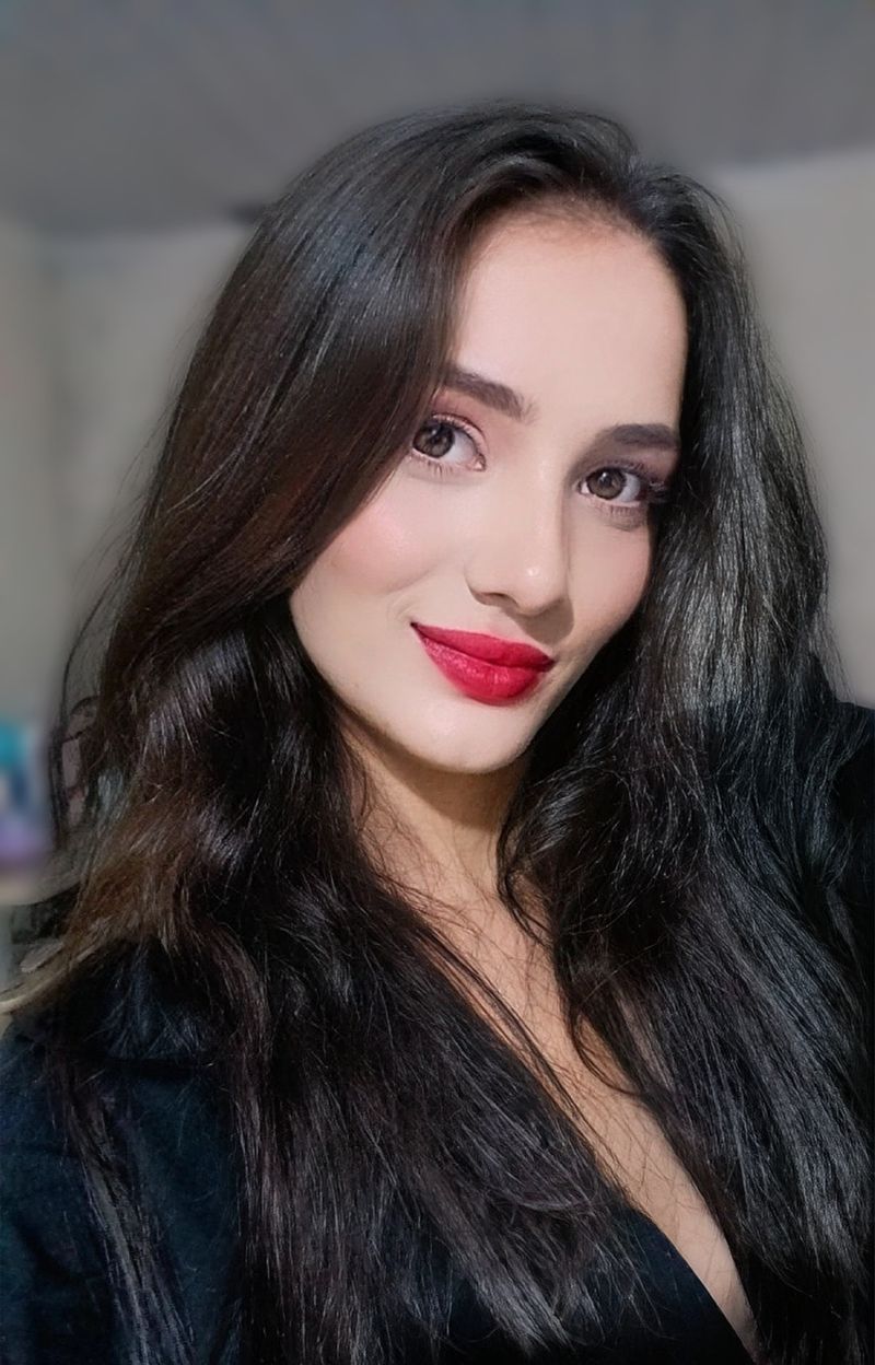 Inna, 25