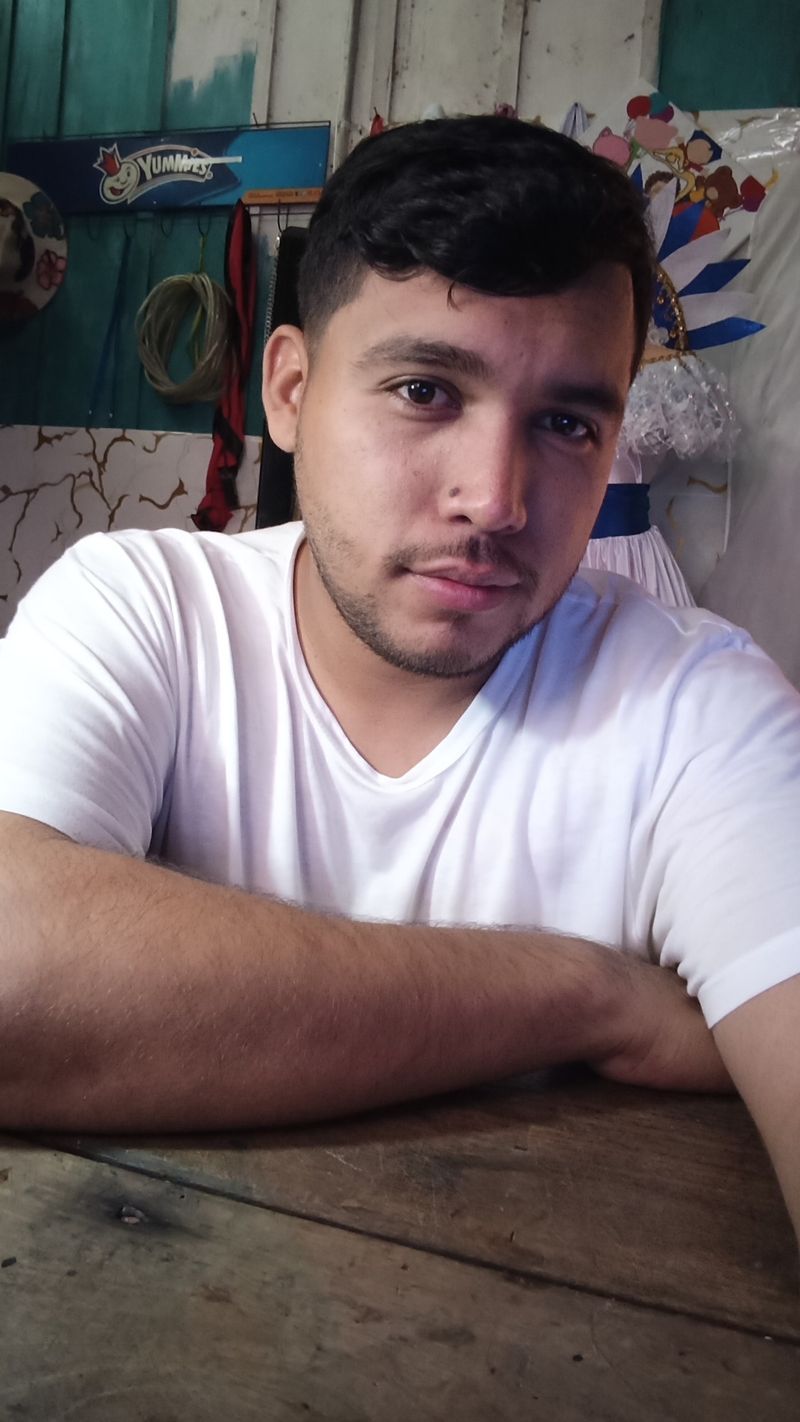 Carlos, 27