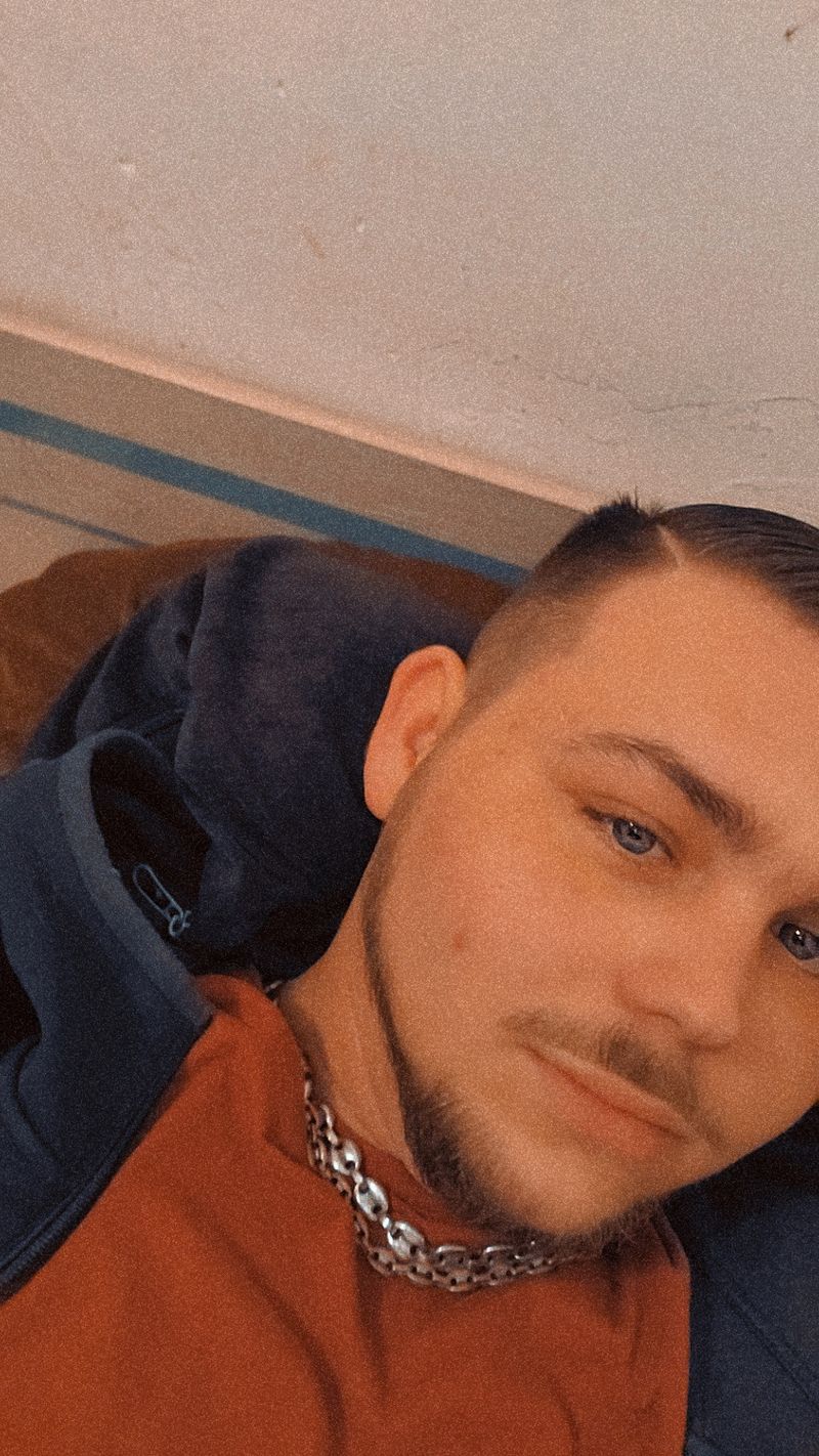 Davy, 25