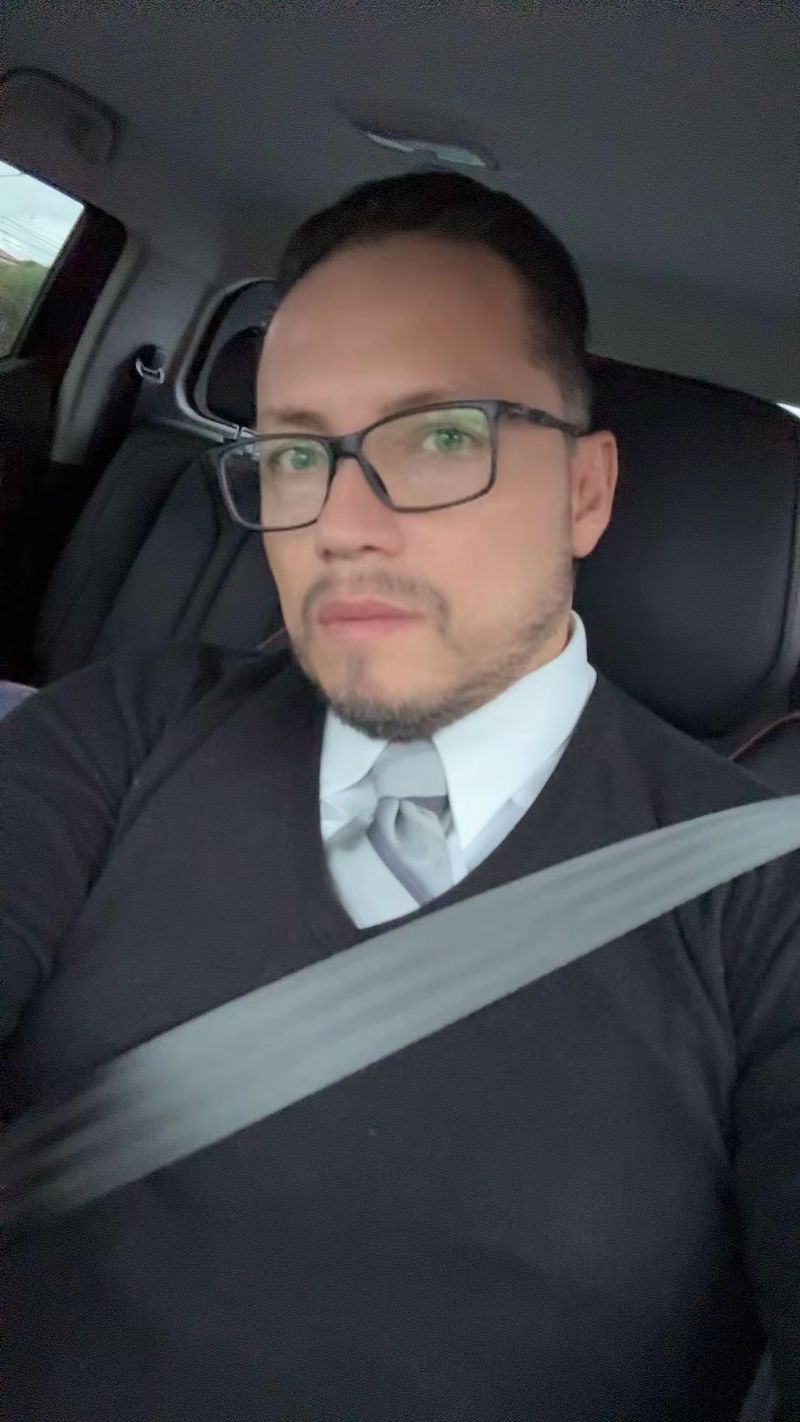 Carlos, 42