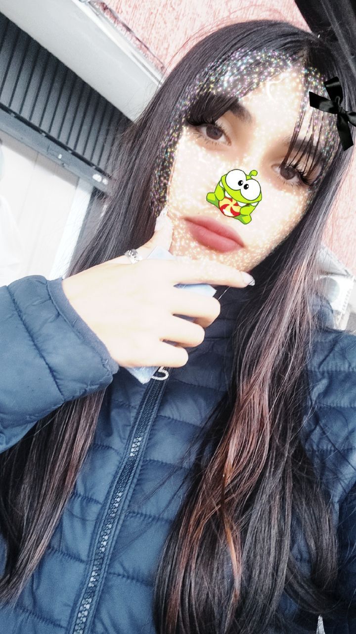 Cami, 18