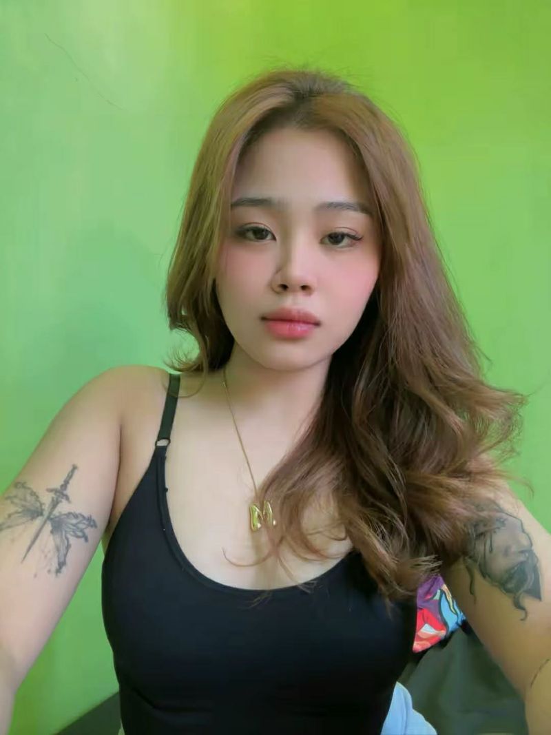 Daisy, 23
