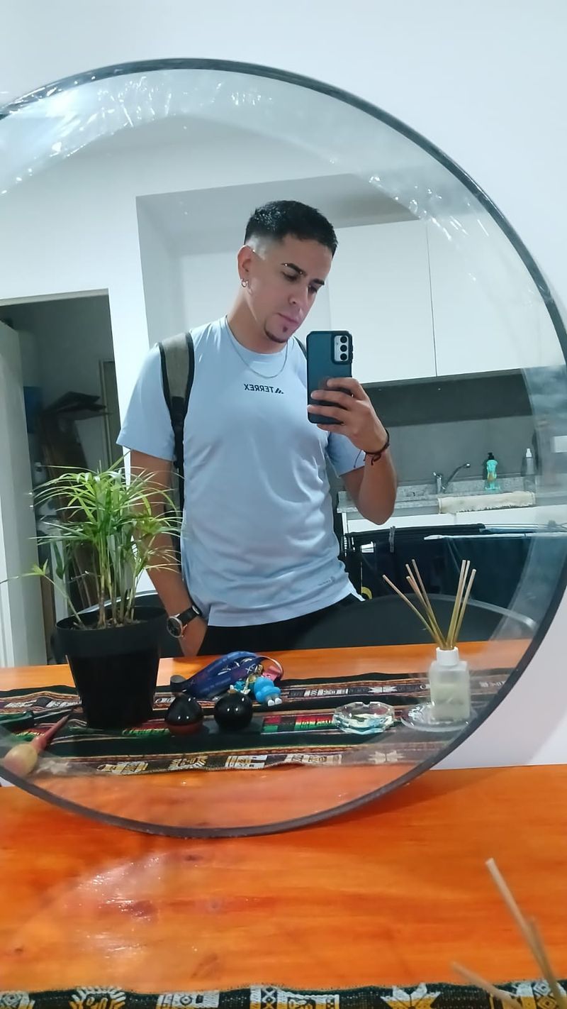Javier, 27