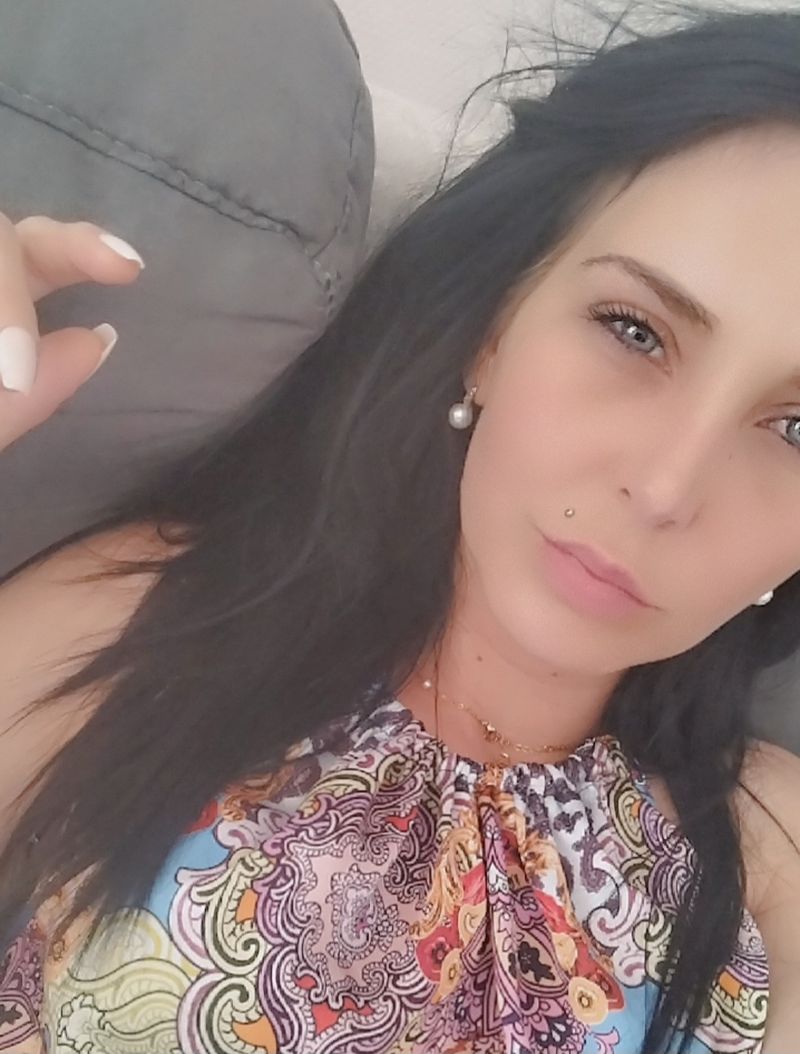Marie, 32