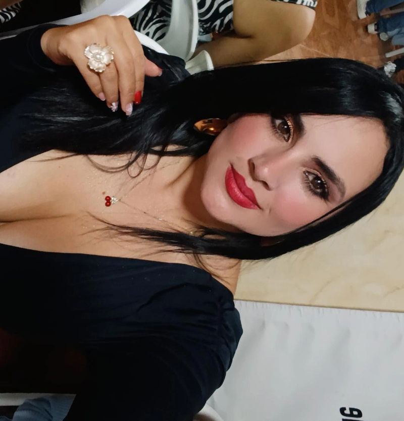 Meli, 33