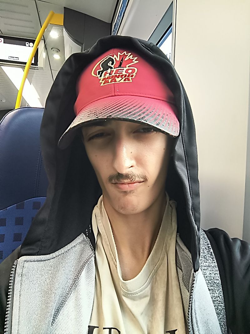Razane, 18
