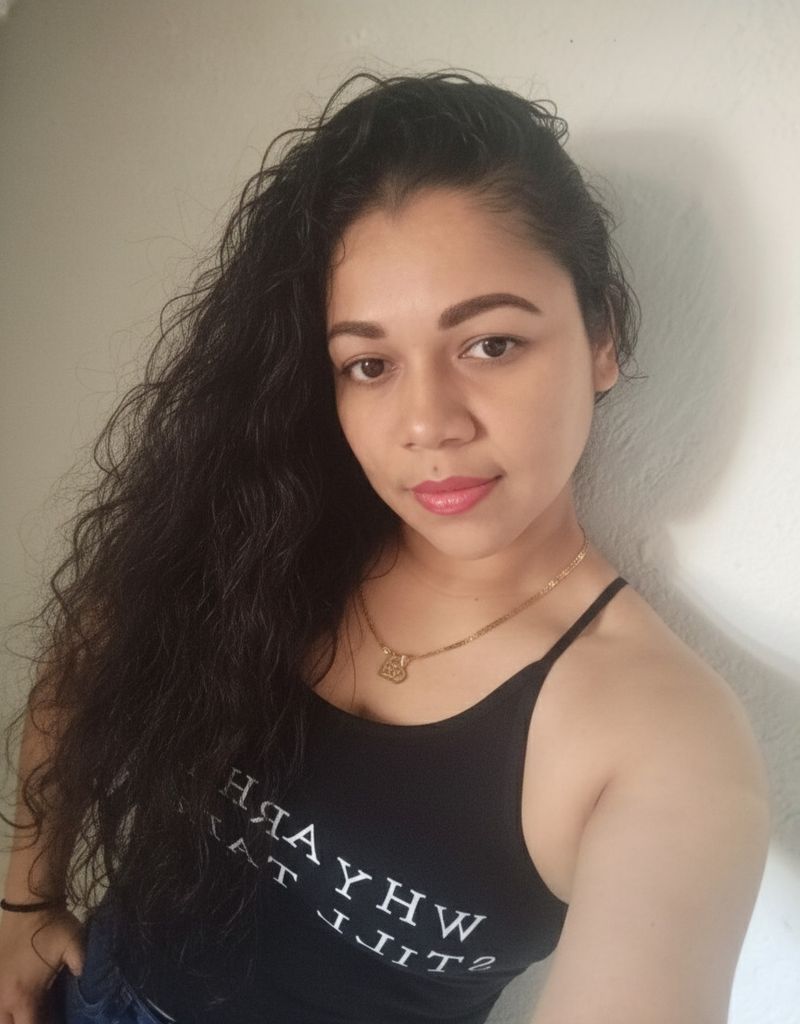 Emi, 33