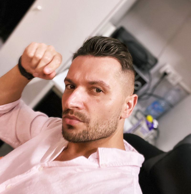 Lukas, 36