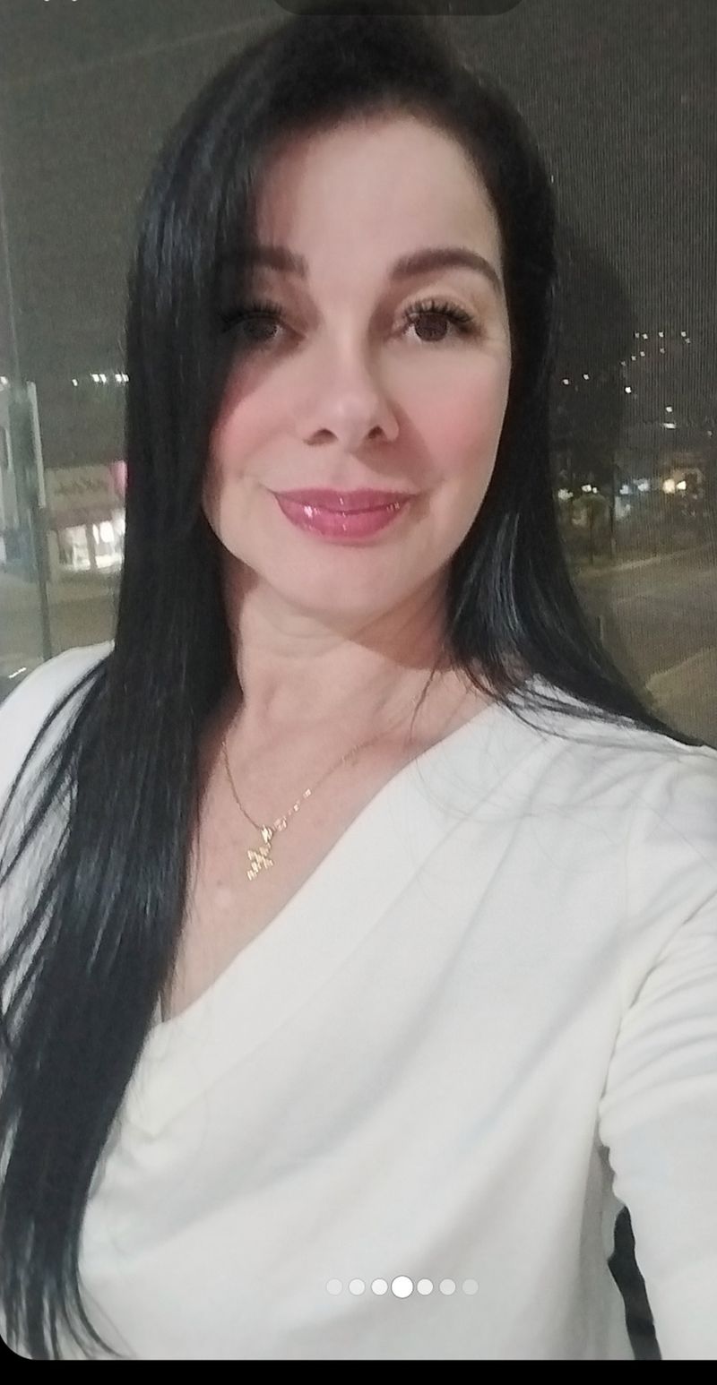Sandra Mara, 49