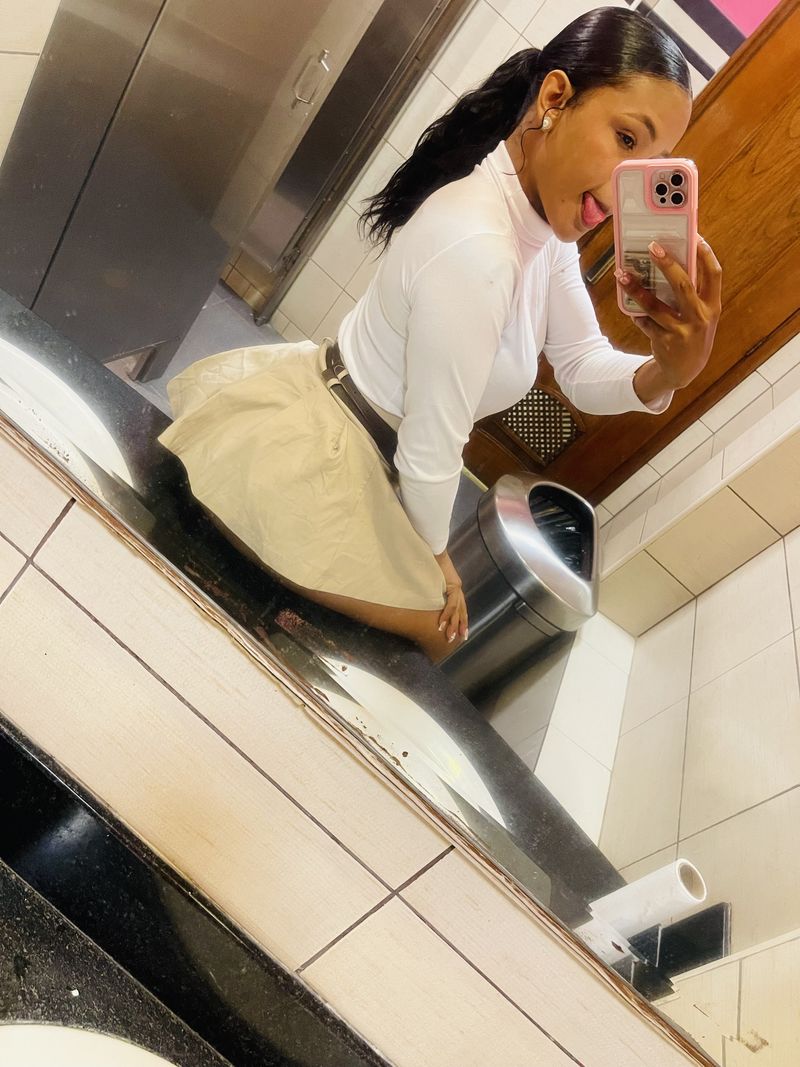 Sara, 20
