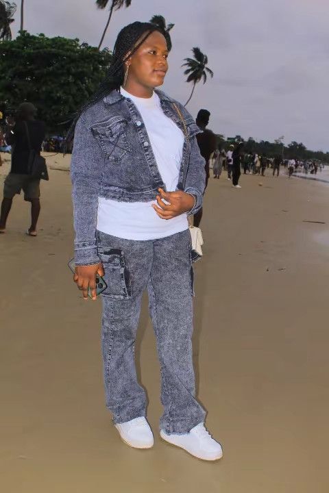 Aïcha, 23