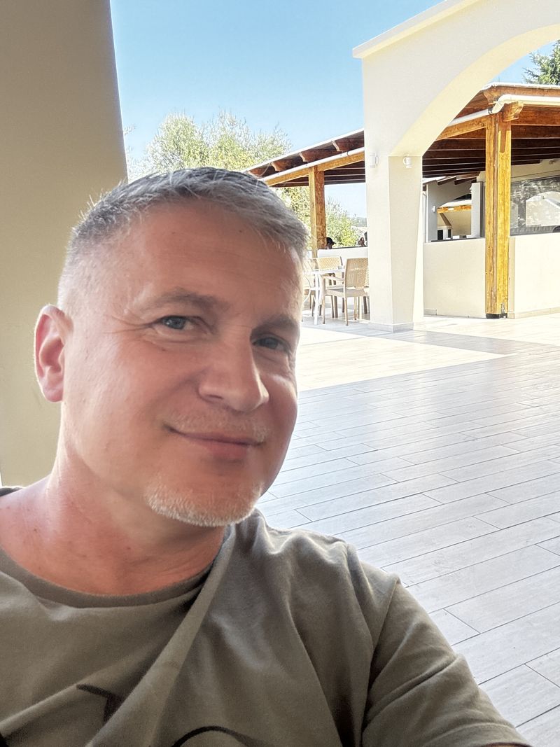 Marcello, 49