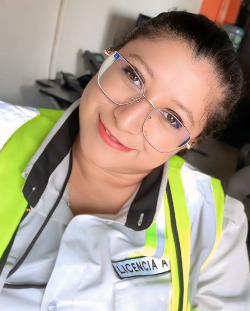 Vane Mejia, 32