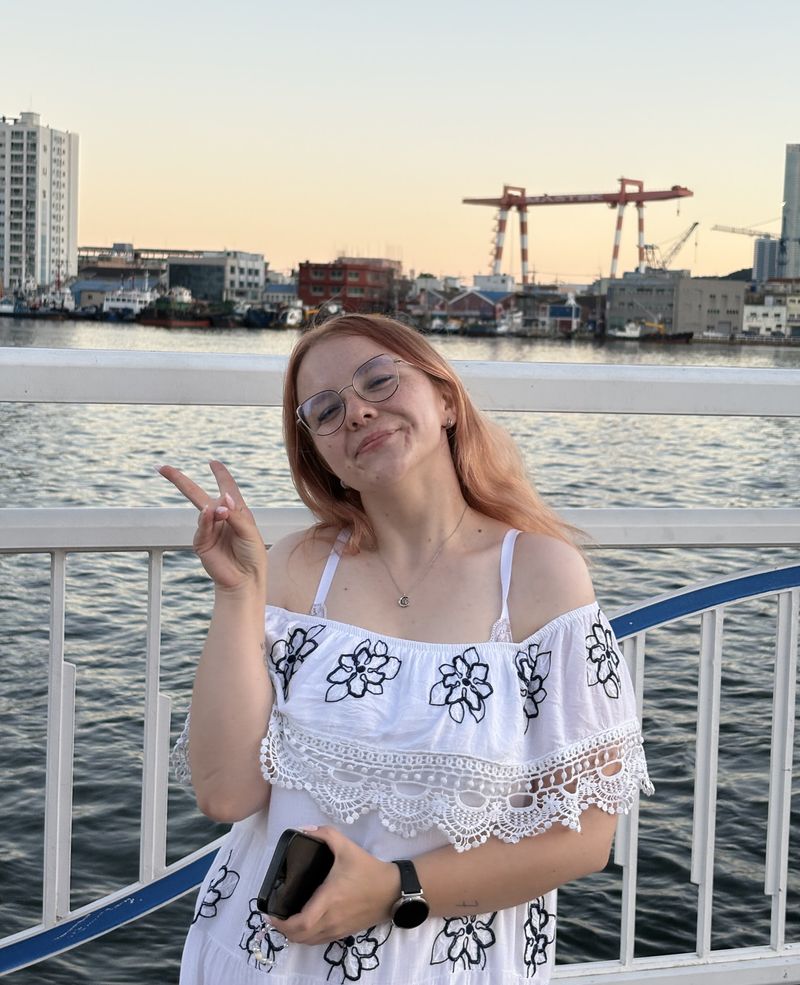 Ewa, 27