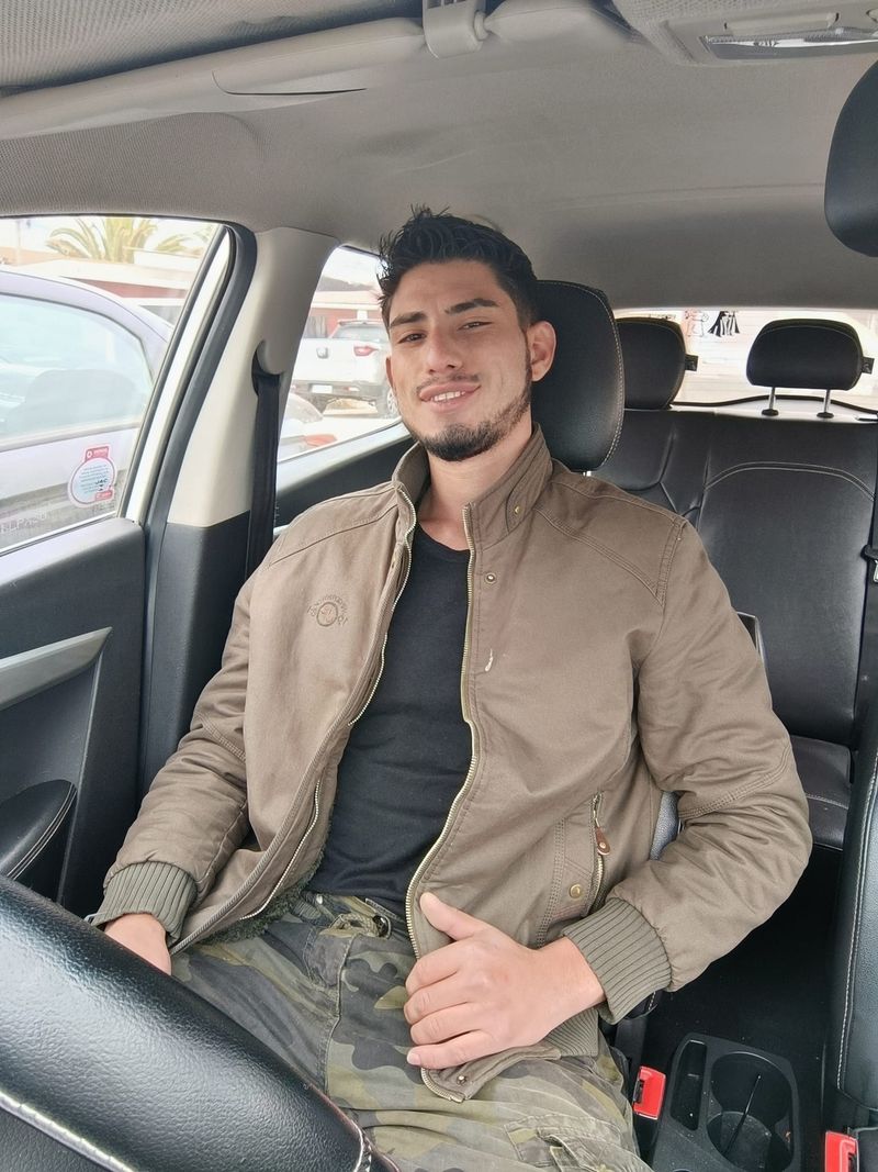 Jonathan, 25