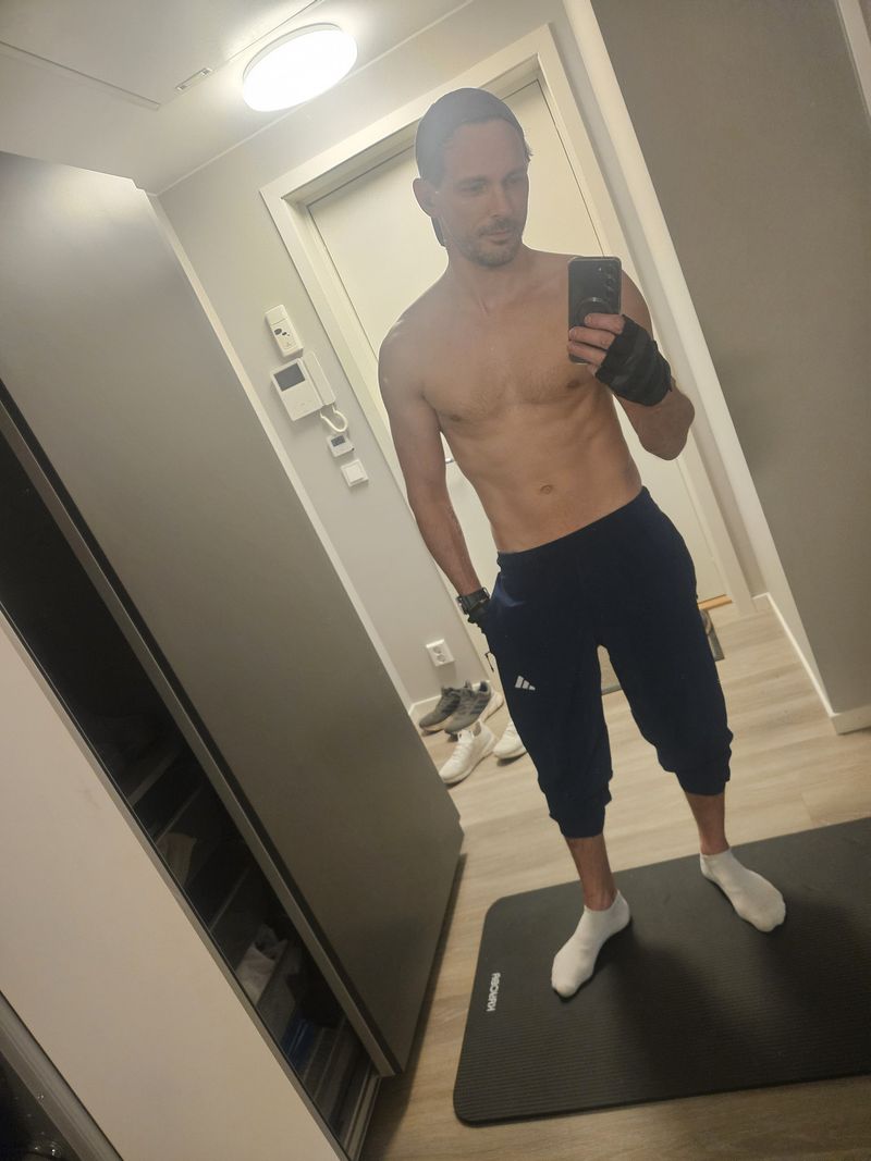Henrik, 38