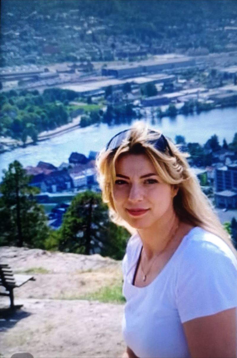 Joanna, 48