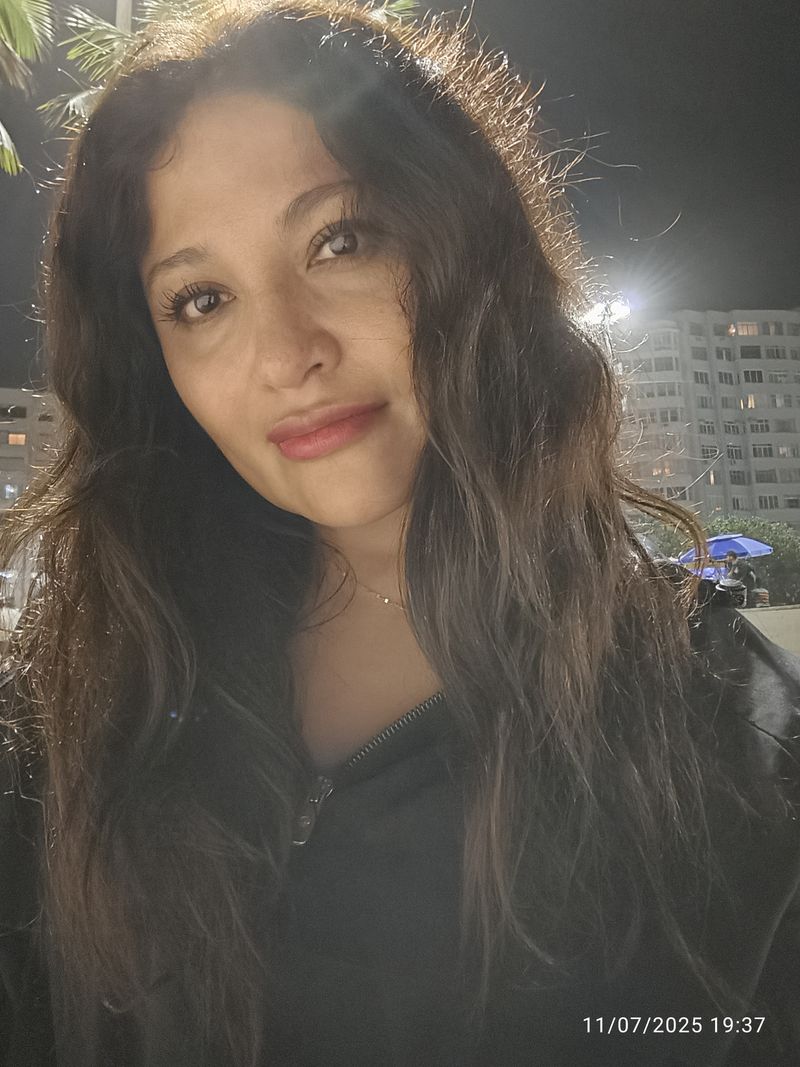 Sandra, 47