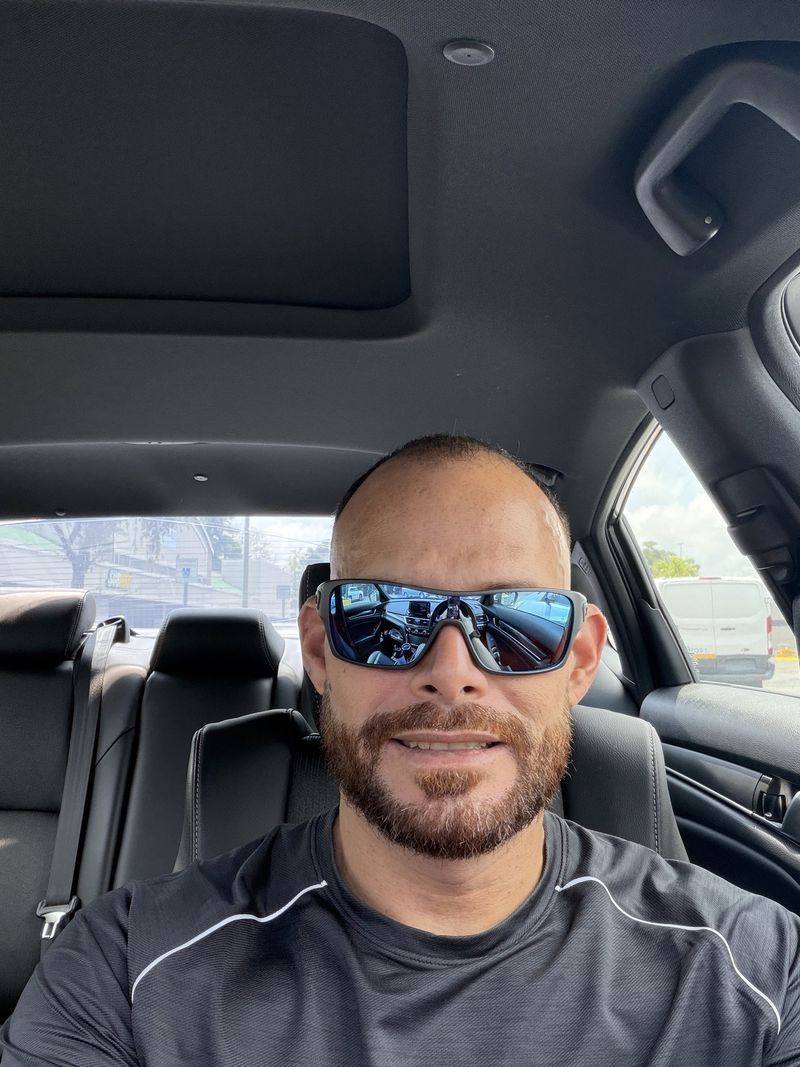 Carlos, 42