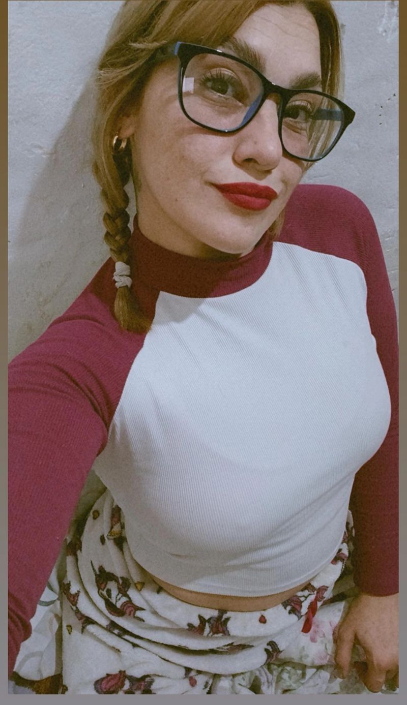 Adri, 38