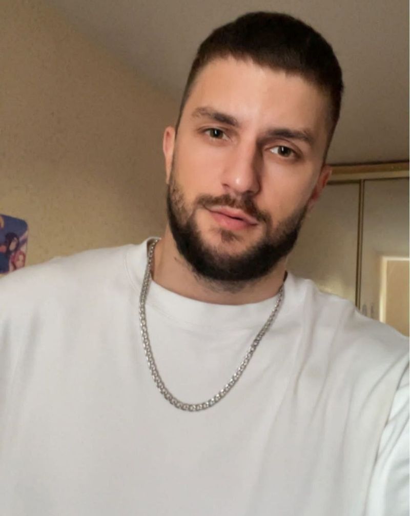 Vlad, 33