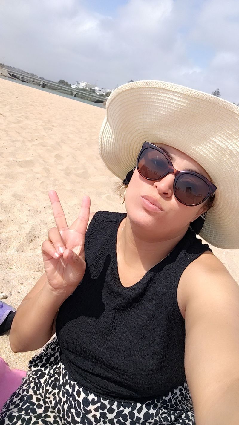 Ibtissam, 33