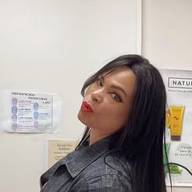 Angela, 48