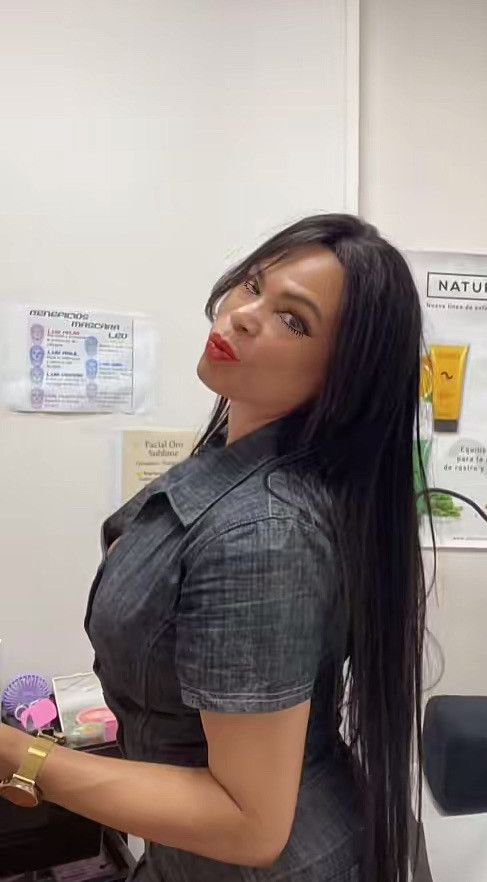 Angela, 48